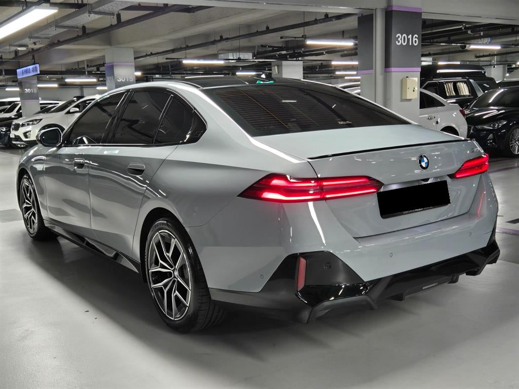 BMW 5-Series — photo 03