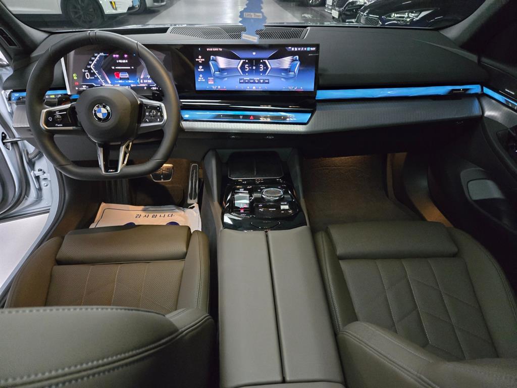 BMW 5-Series — photo 09