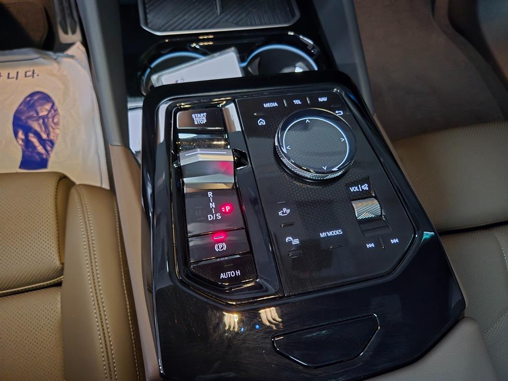 BMW 5-Series — photo 11