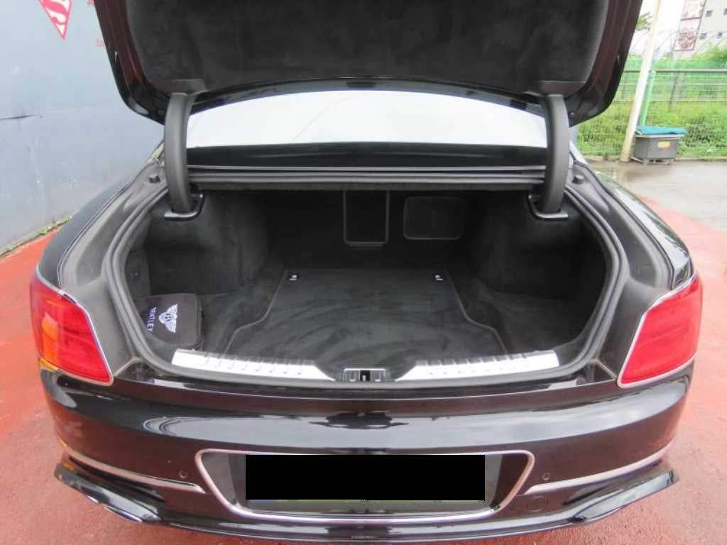 Bentley Flying Spur — photo 05