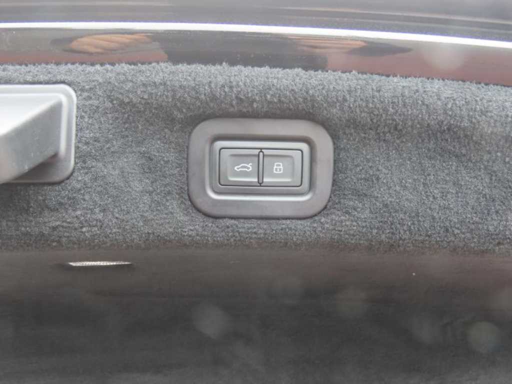 Bentley Flying Spur — photo 06