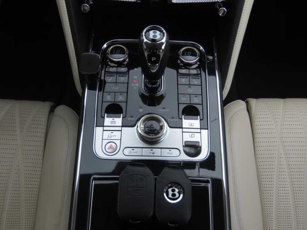 Bentley Flying Spur — photo 13