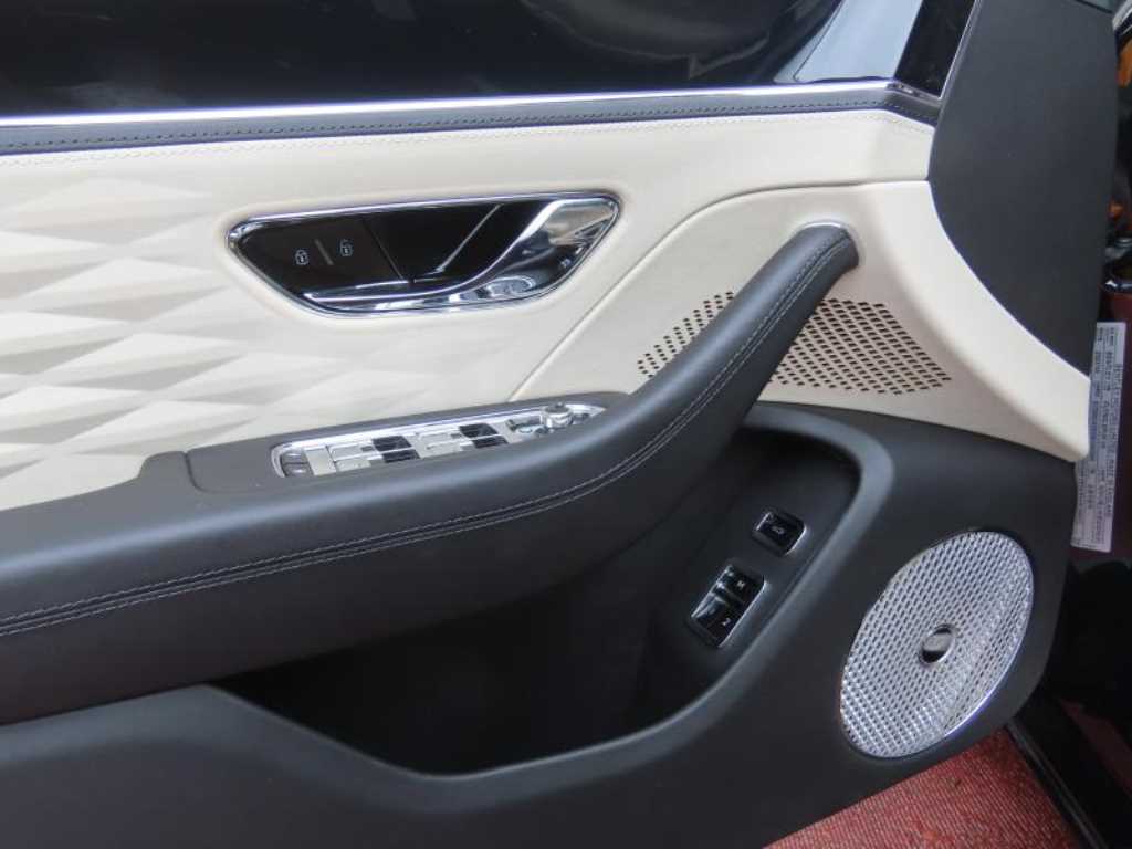 Bentley Flying Spur — photo 14
