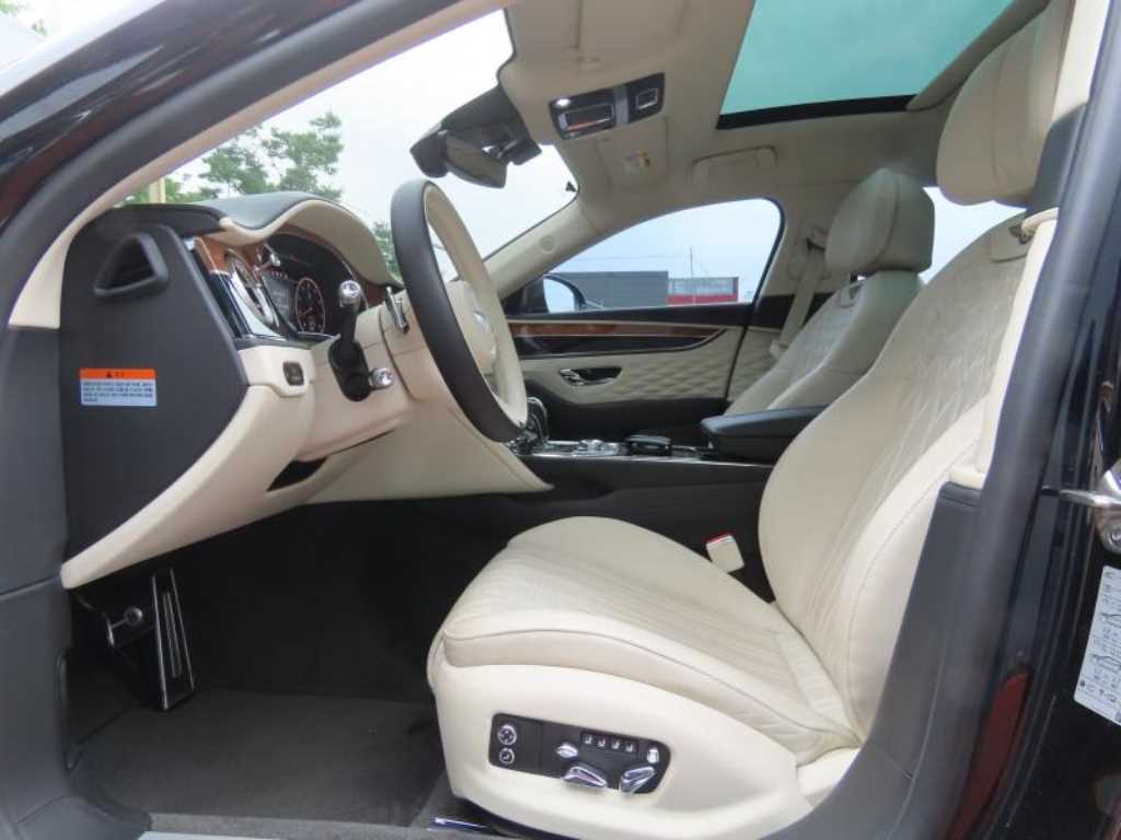 Bentley Flying Spur — photo 16