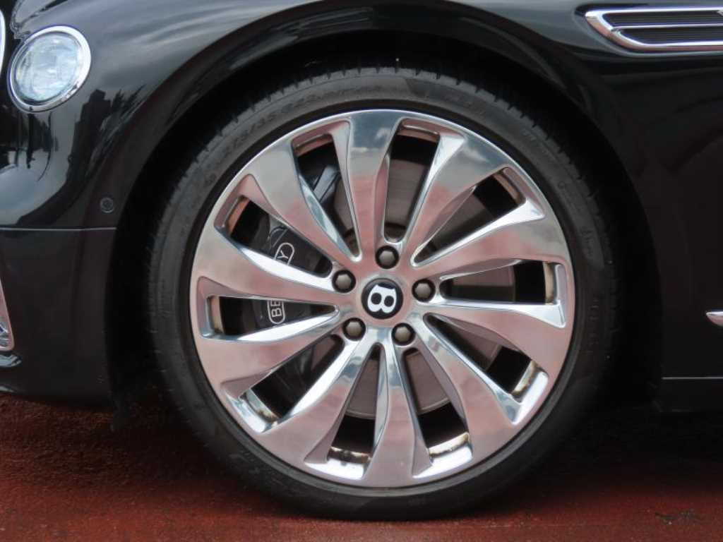 Bentley Flying Spur — photo 20