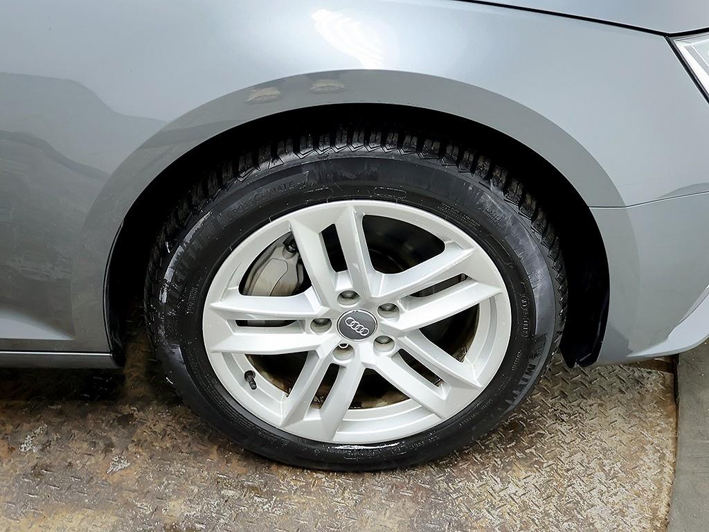 Audi A4 — photo 08