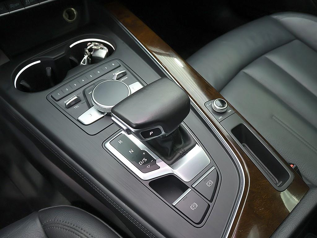 Audi A4 — photo 10