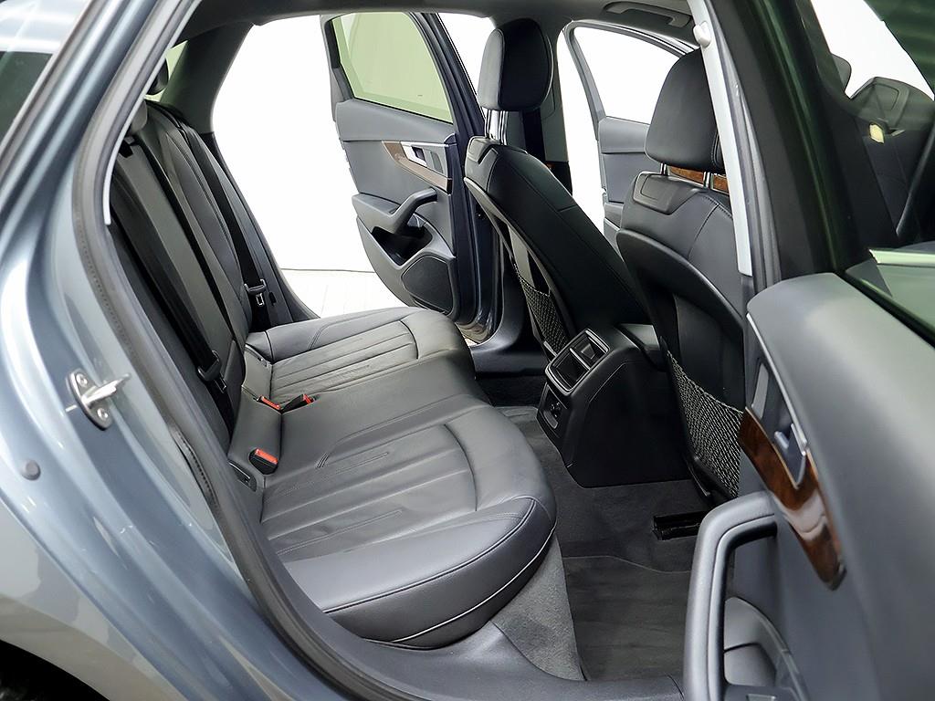 Audi A4 — photo 12