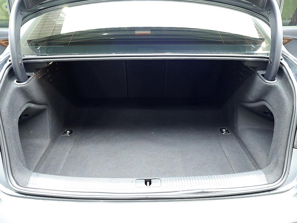 Audi A4 — photo 17