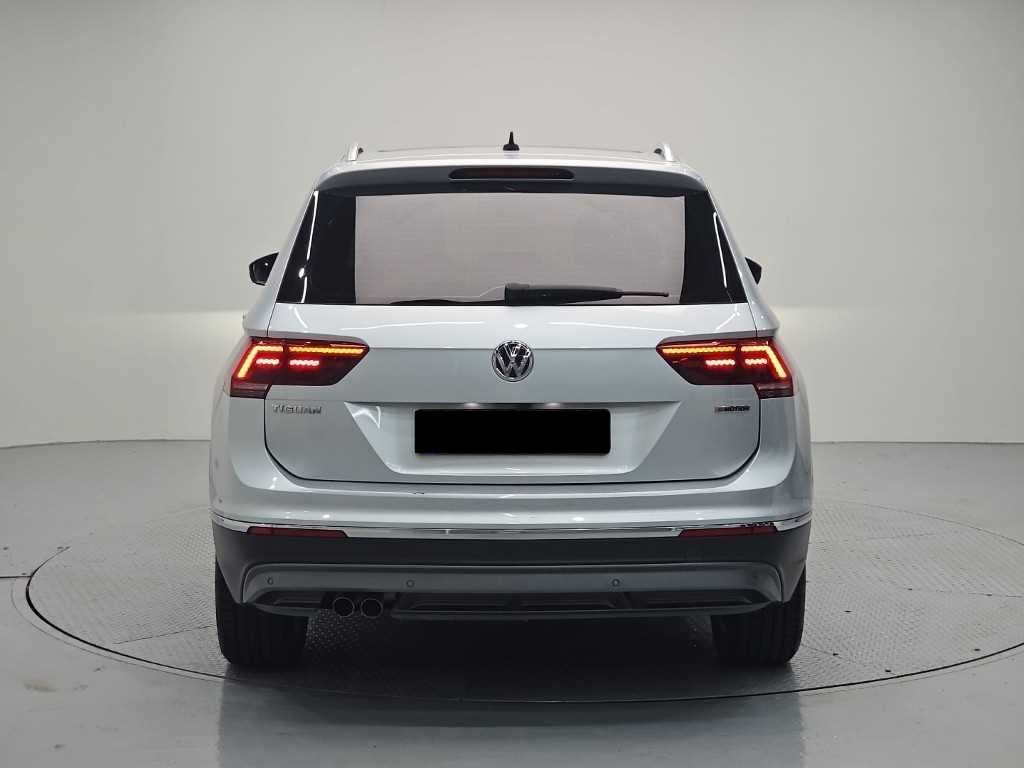 Volkswagen Tiguan — photo 03