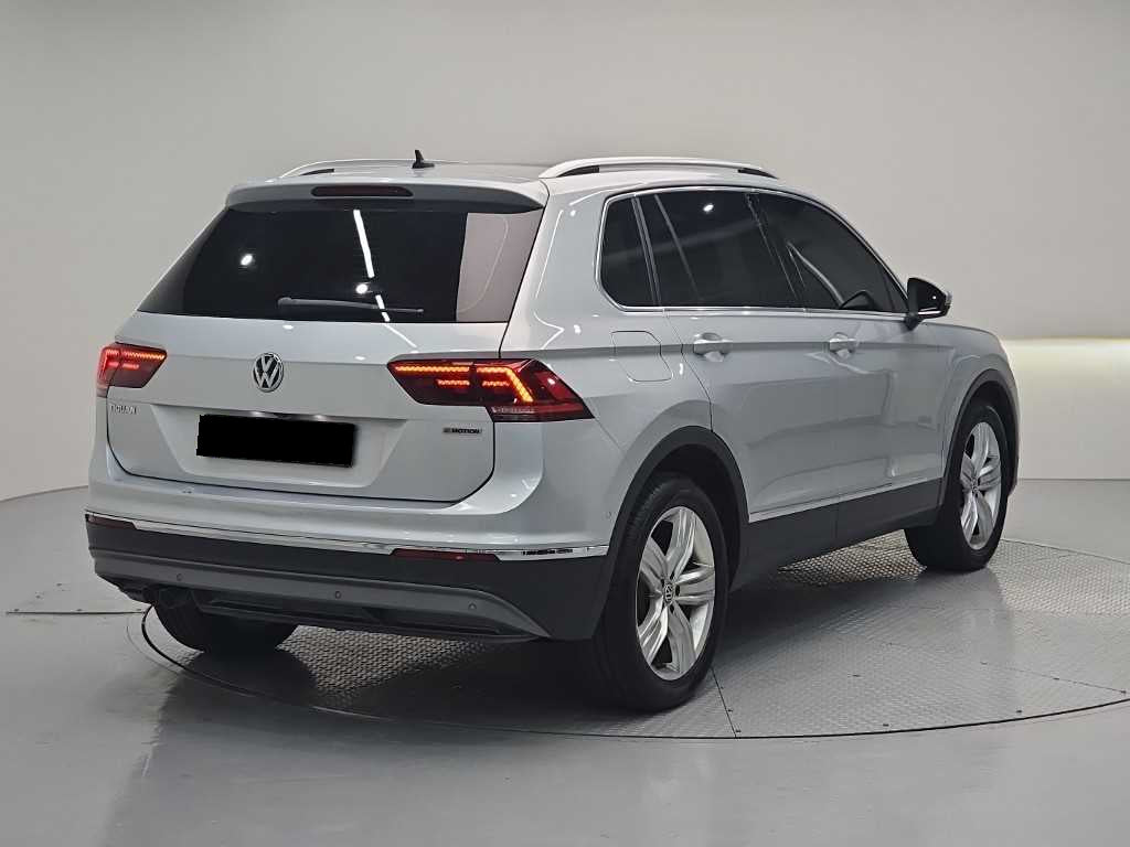 Volkswagen Tiguan — photo 04
