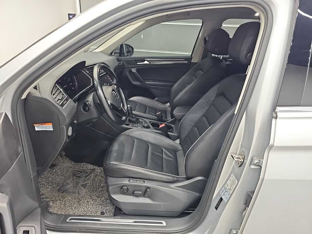 Volkswagen Tiguan — photo 11