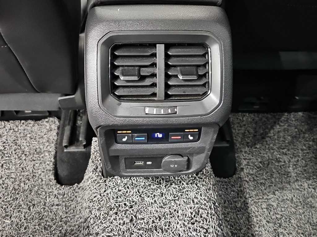 Volkswagen Tiguan — photo 13