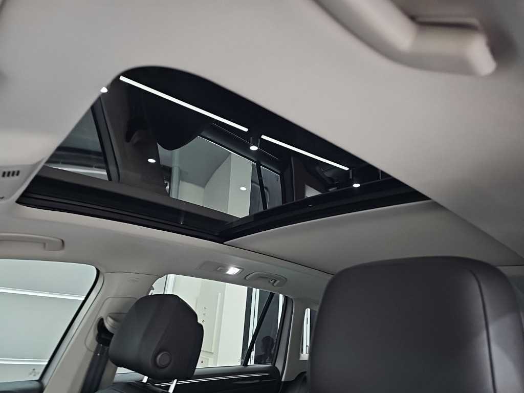 Volkswagen Tiguan — photo 14
