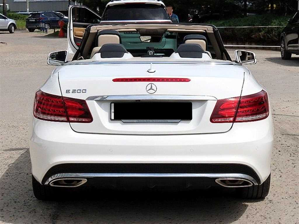 Mercedes-Benz E-Class — photo 08