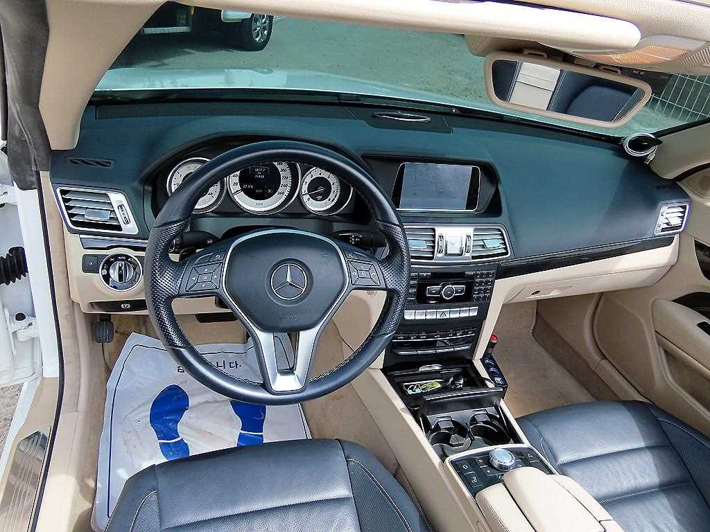 Mercedes-Benz E-Class — photo 12