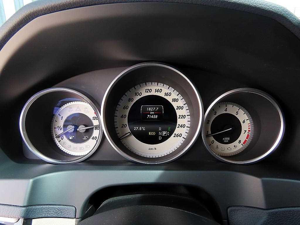 Mercedes-Benz E-Class — photo 14