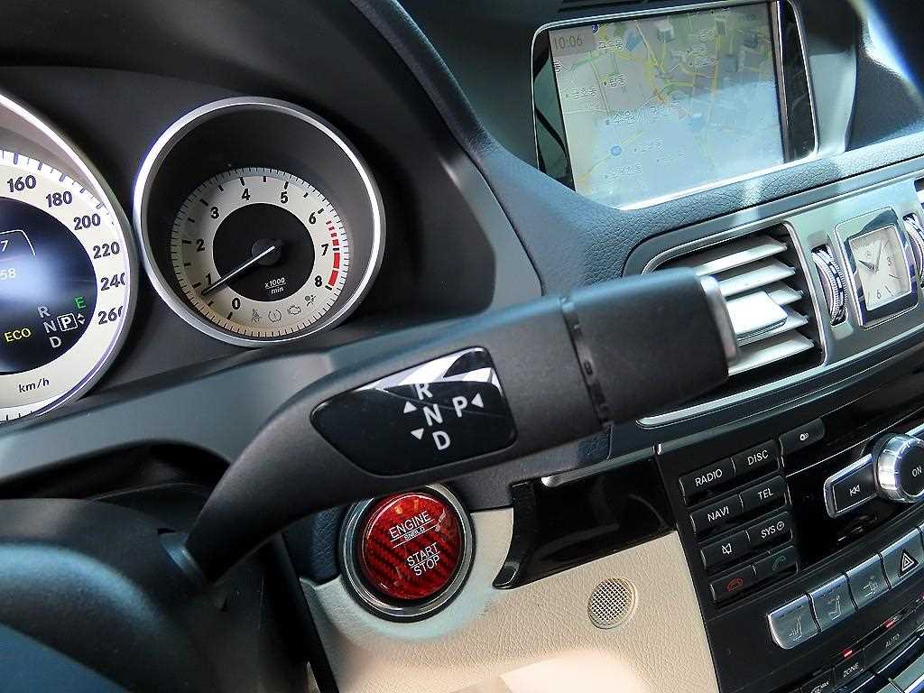 Mercedes-Benz E-Class — photo 15