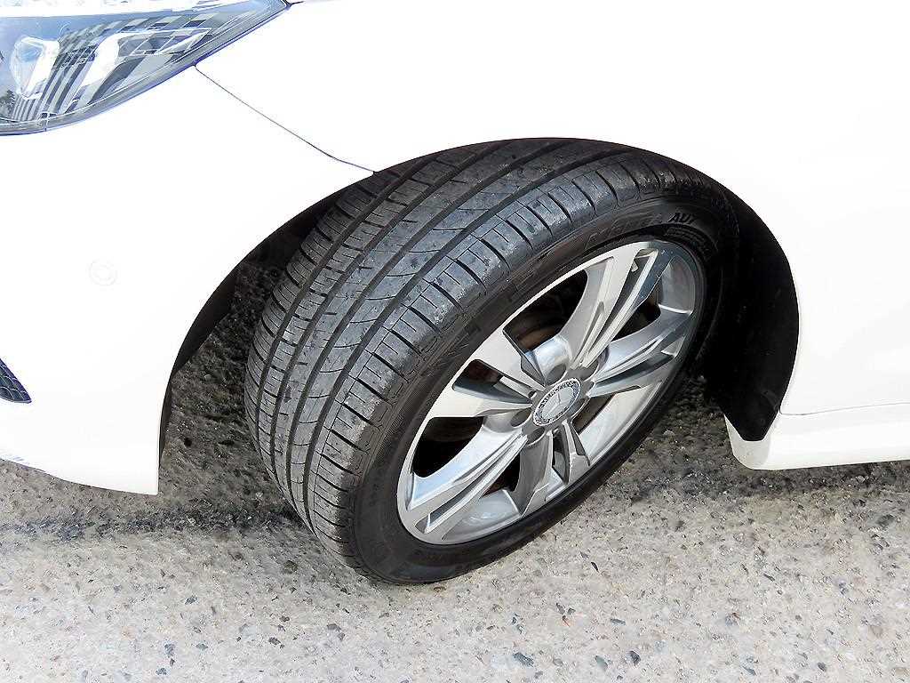 Mercedes-Benz E-Class — photo 20