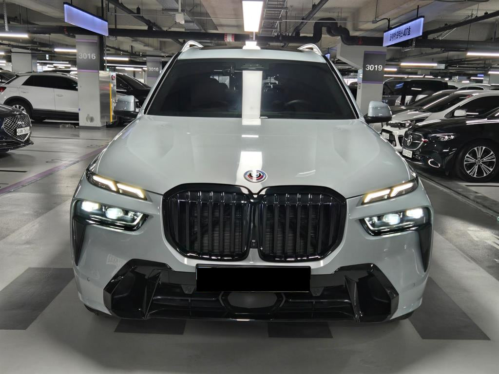 BMW X7 — photo 01