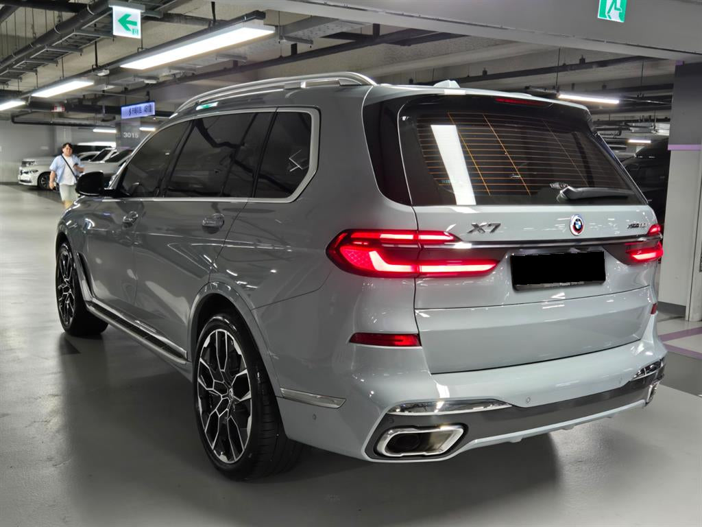 BMW X7 — photo 03