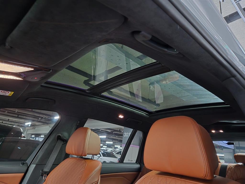 BMW X7 — photo 16