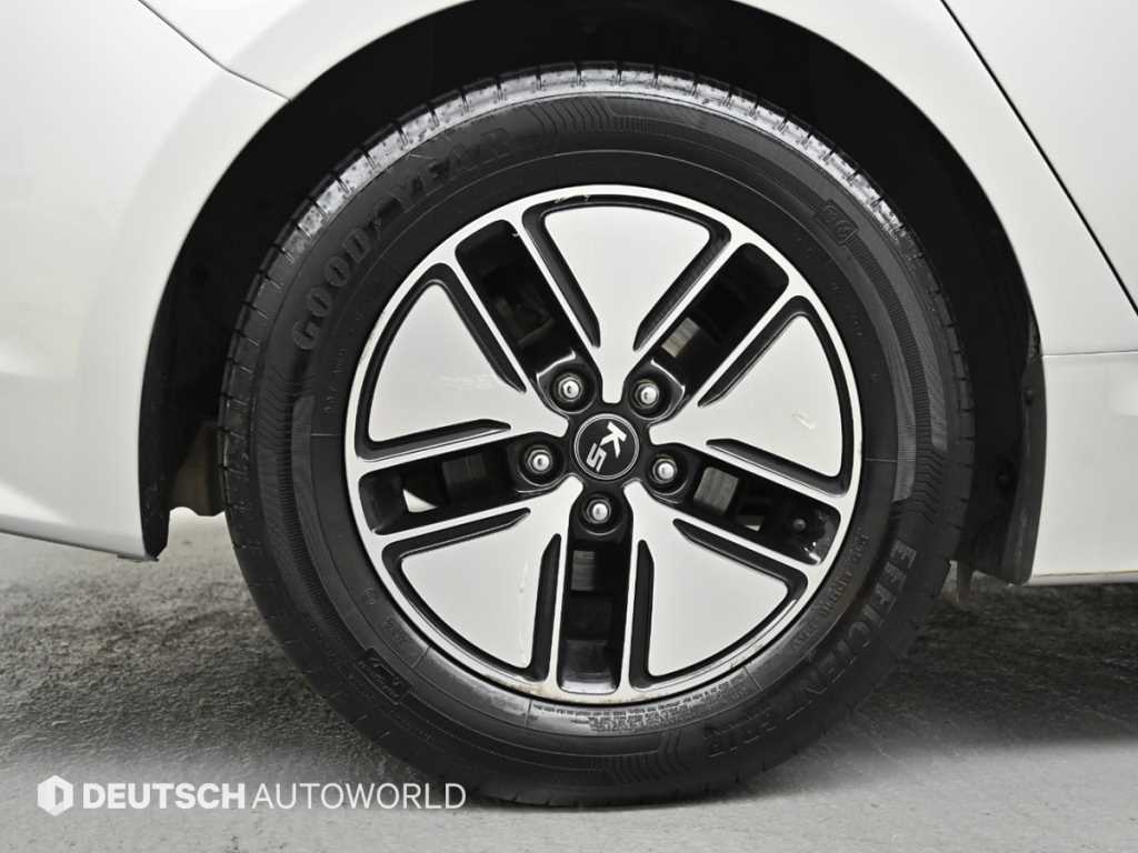 Kia K5 — photo 05