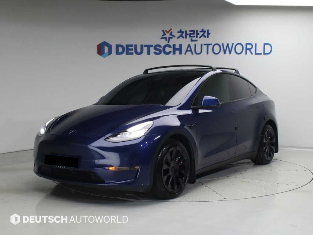 Tesla Model Y — photo 01