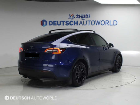 Tesla Model Y — photo 02
