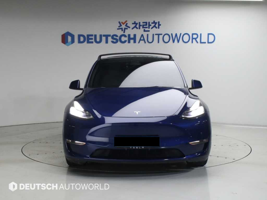 Tesla Model Y — photo 03