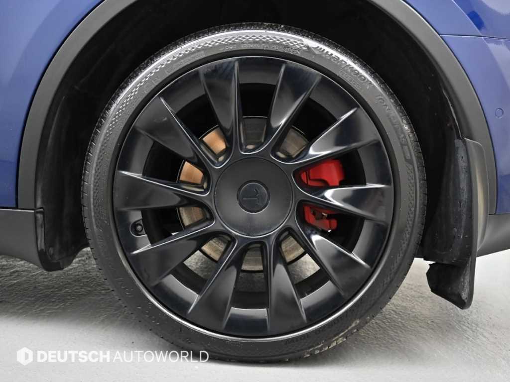 Tesla Model Y — photo 05