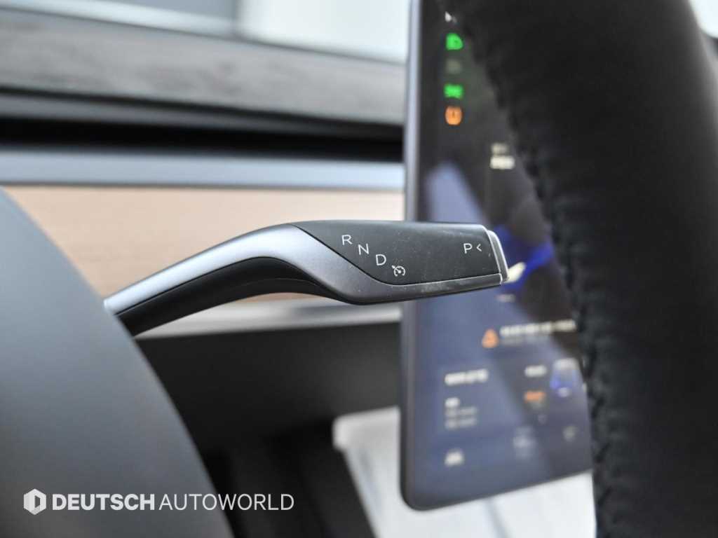 Tesla Model Y — photo 09