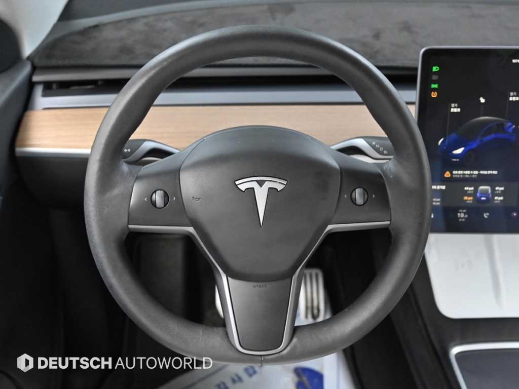Tesla Model Y — photo 13