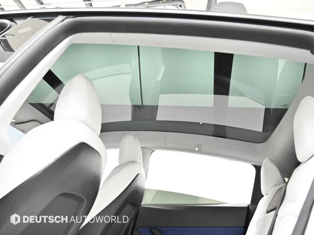 Tesla Model Y — photo 18