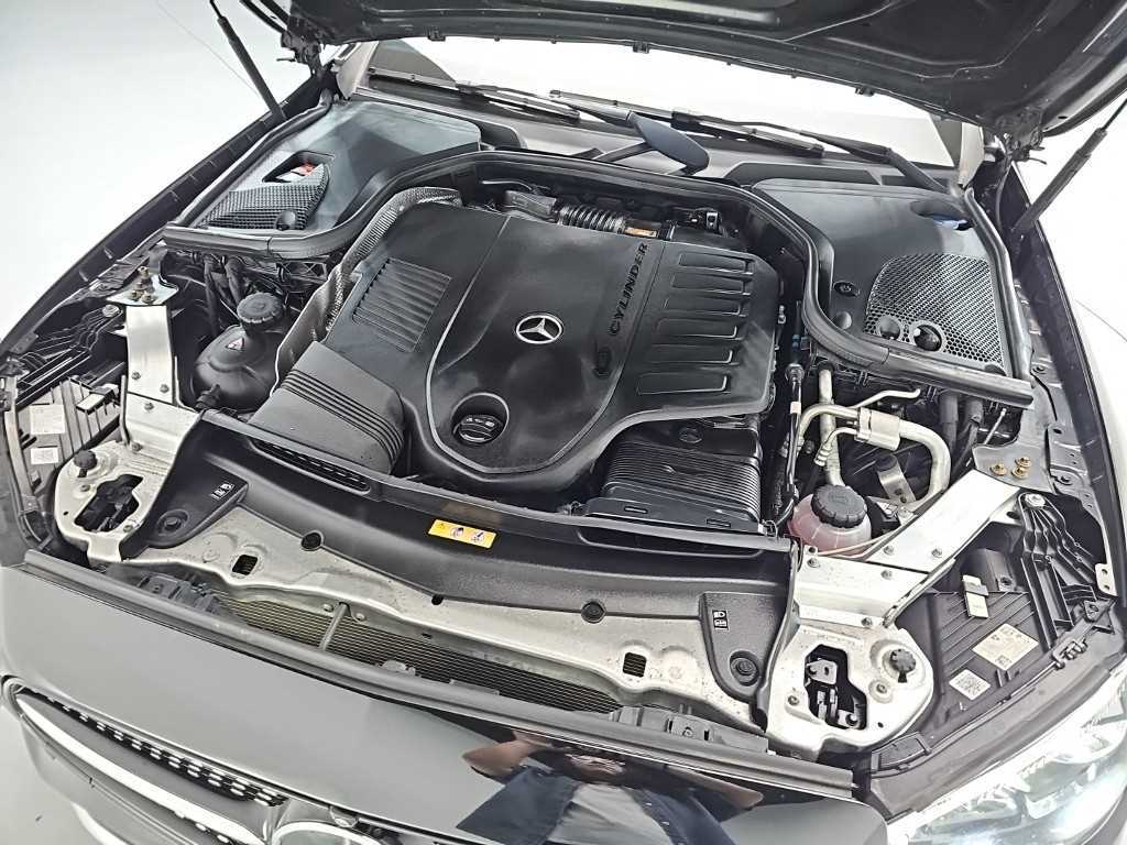 Mercedes-Benz E-Class — photo 05