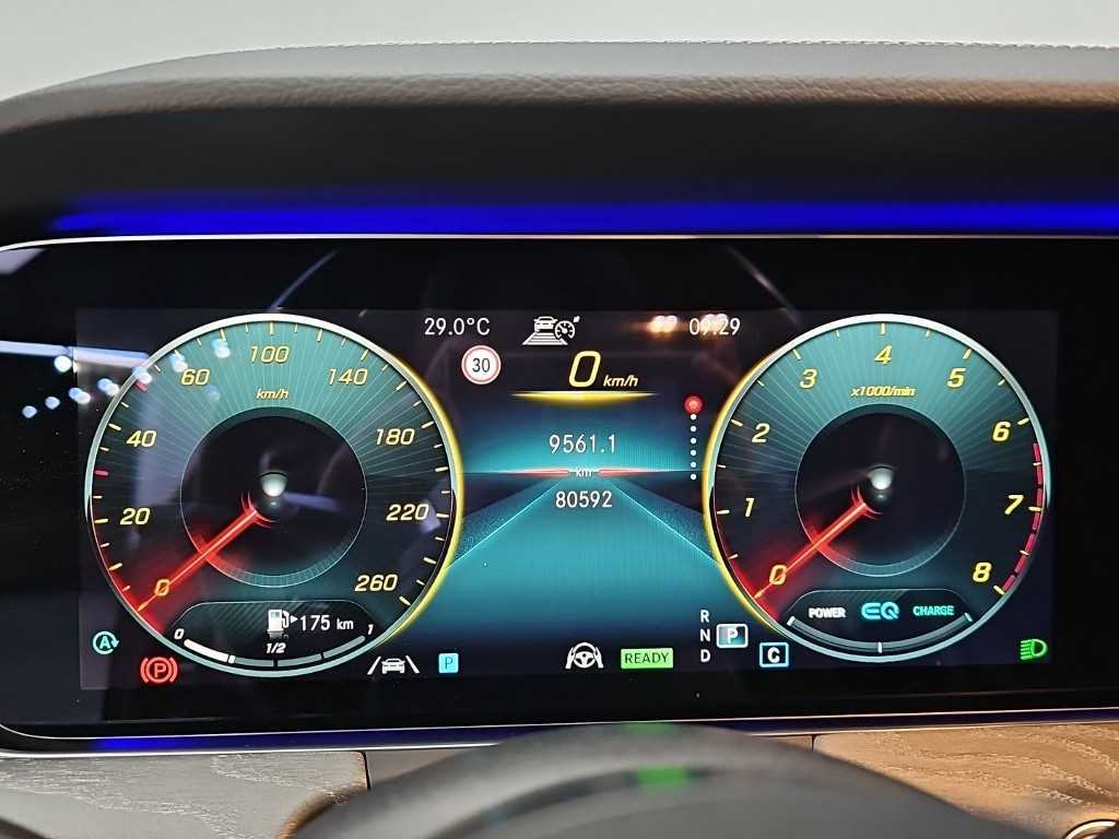 Mercedes-Benz E-Class — photo 06