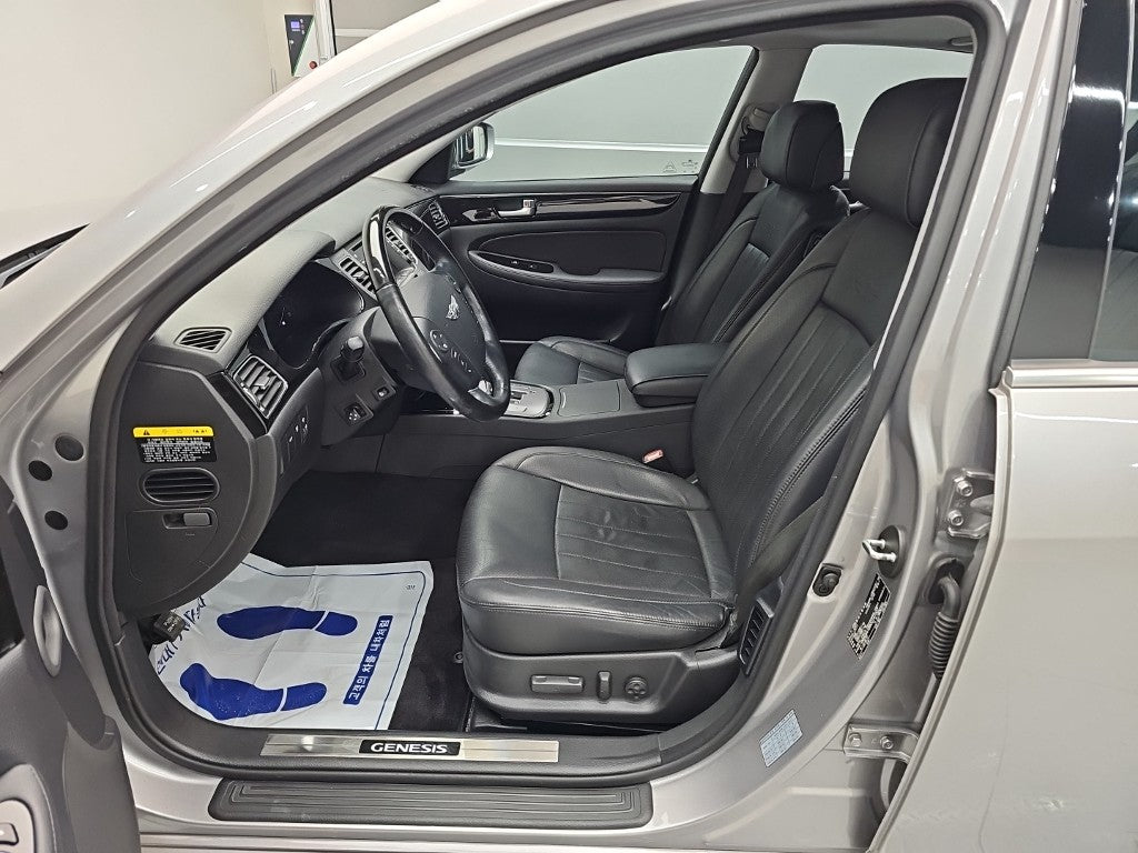 Hyundai Genesis — photo 11