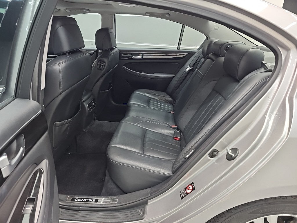 Hyundai Genesis — photo 12