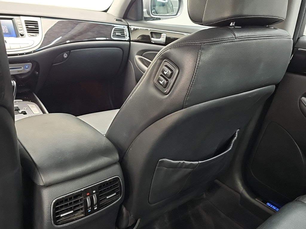 Hyundai Genesis — photo 13