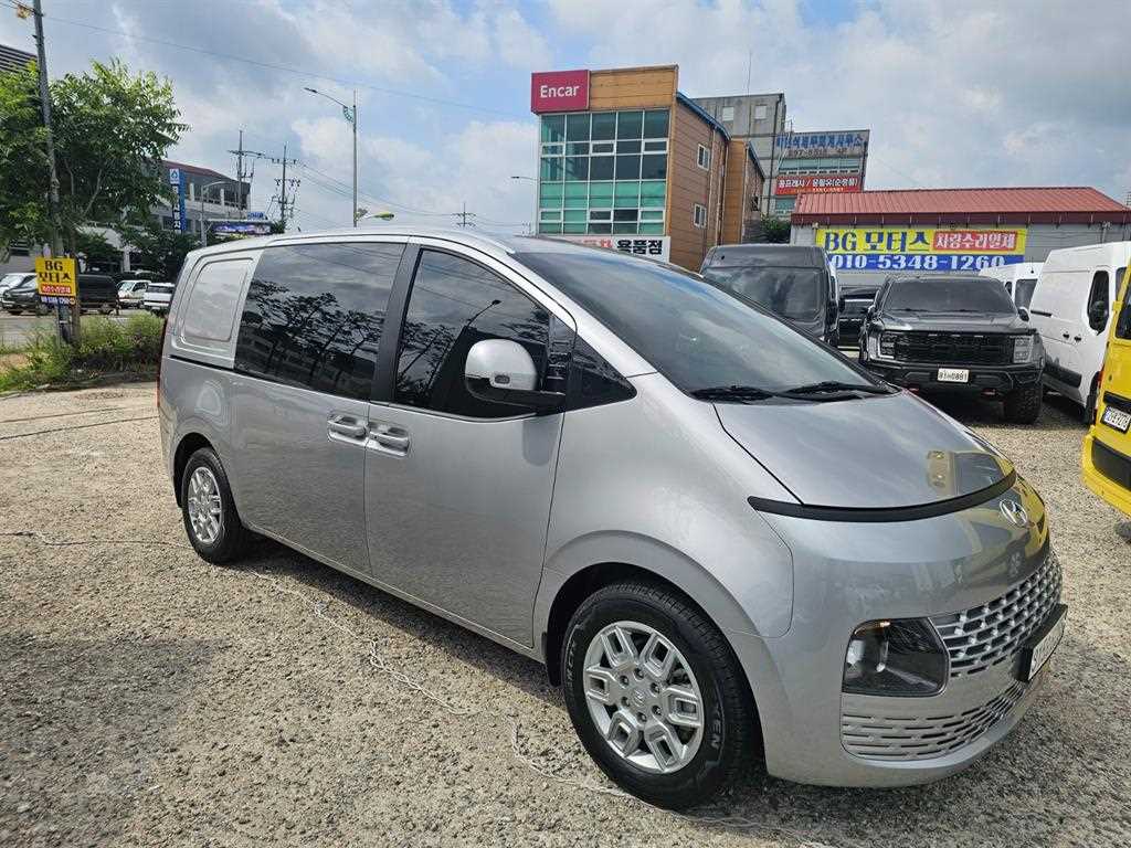 Hyundai Staria — photo 01