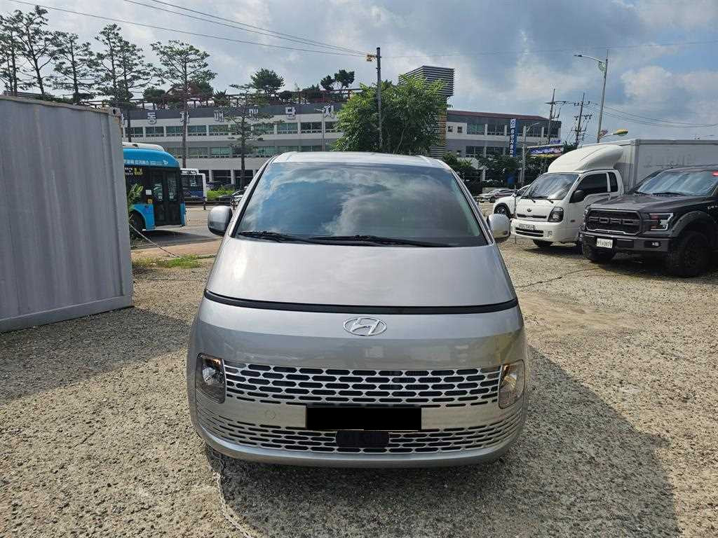 Hyundai Staria — photo 02