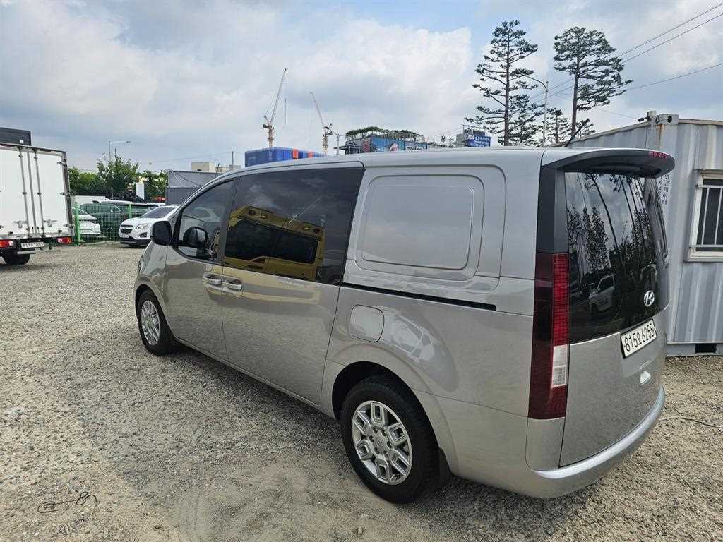 Hyundai Staria — photo 04