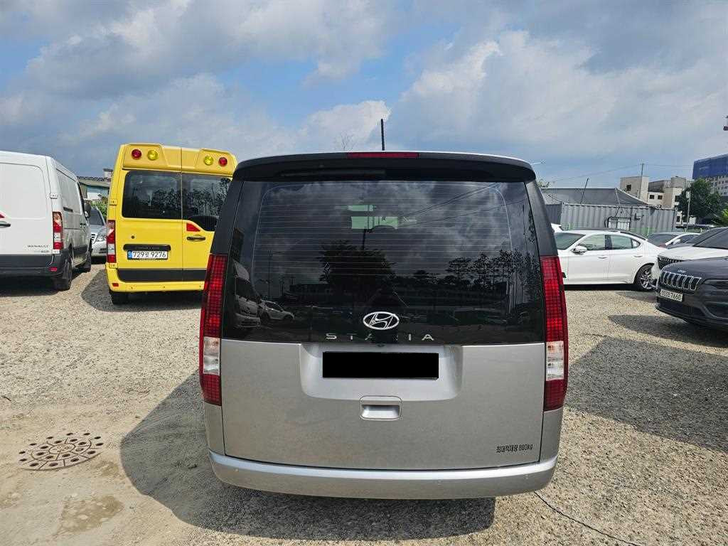 Hyundai Staria — photo 05