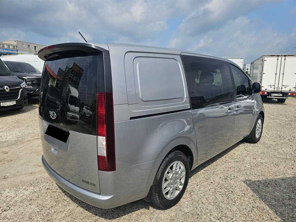 Hyundai Staria — photo 06