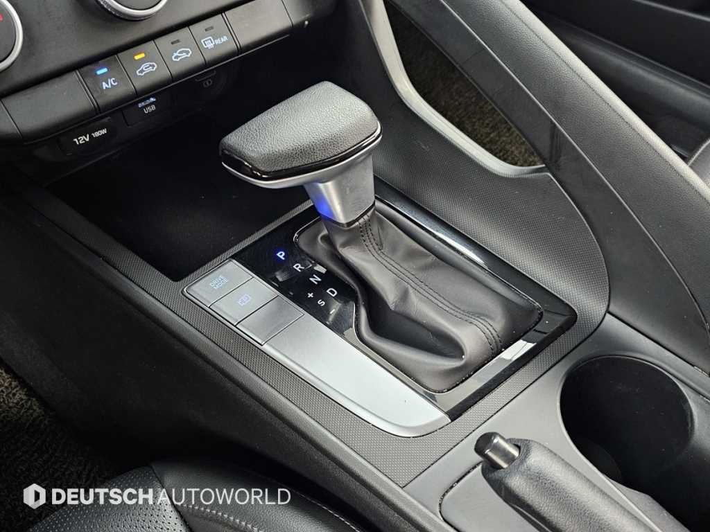 Hyundai Avante — photo 09