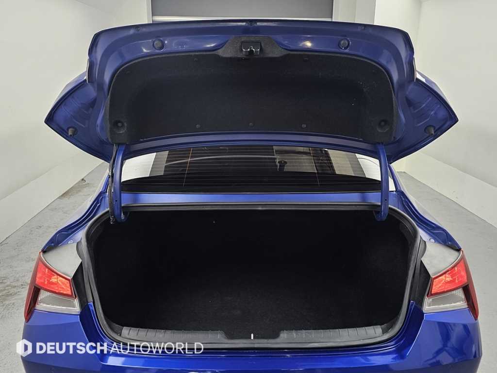 Hyundai Avante — photo 19