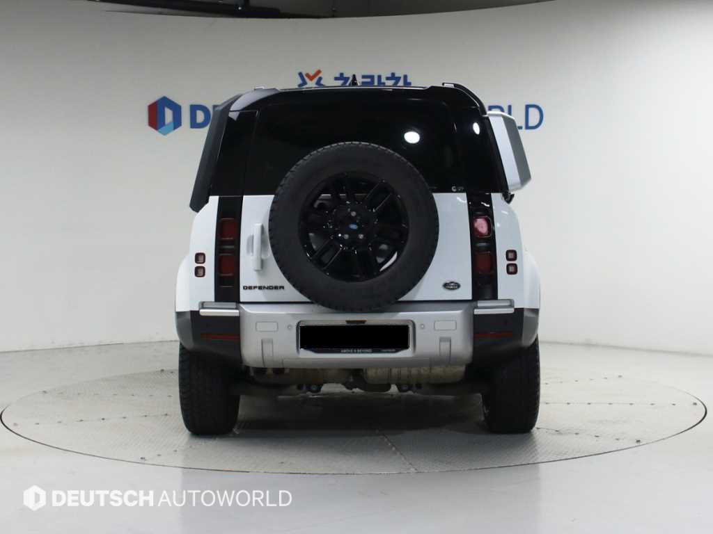 Land Rover Defender — photo 04