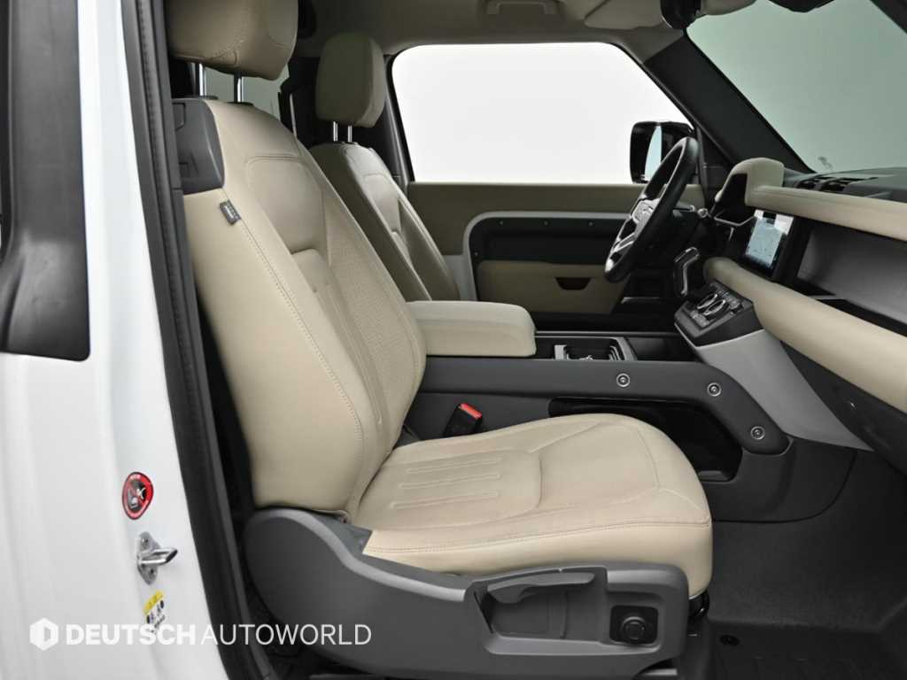 Land Rover Defender — photo 10
