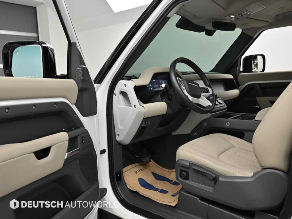 Land Rover Defender — photo 11