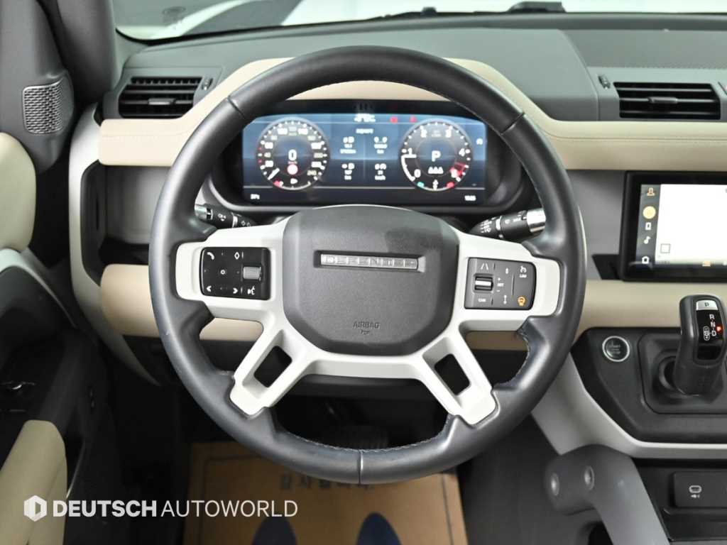 Land Rover Defender — photo 13